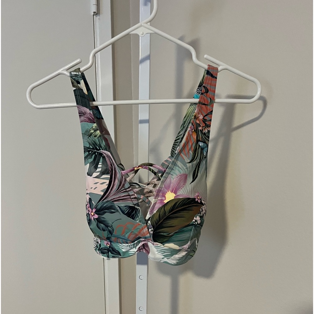 Adorable torrid bikini top. Perfect for vacation.